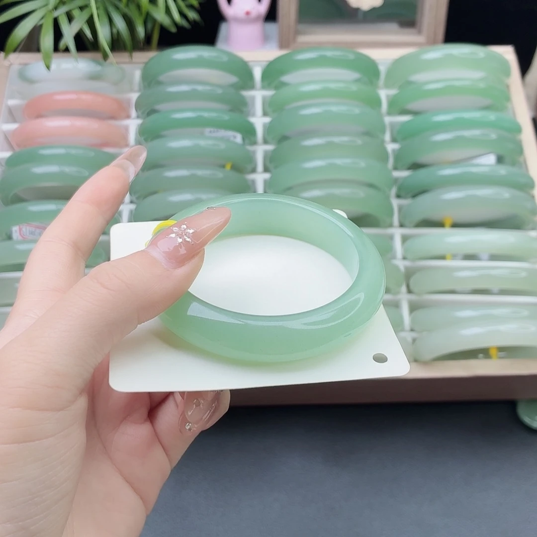 石英质玉未镶嵌手镯