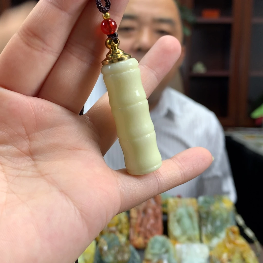 未镶嵌蛇纹石玉颈饰