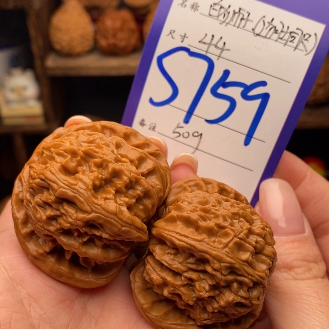 吊坠文玩核桃高货白狮子边肚同尺50克