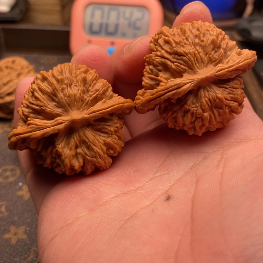 文玩核桃吊坠文旅城对面