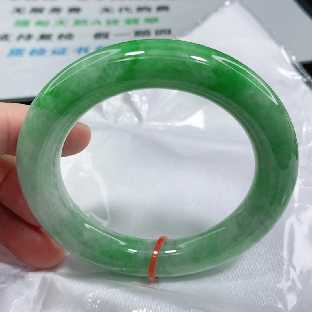 翡翠手镯未镶嵌56圈口圆条