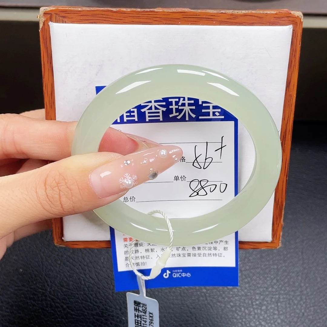 和田玉手镯未镶嵌