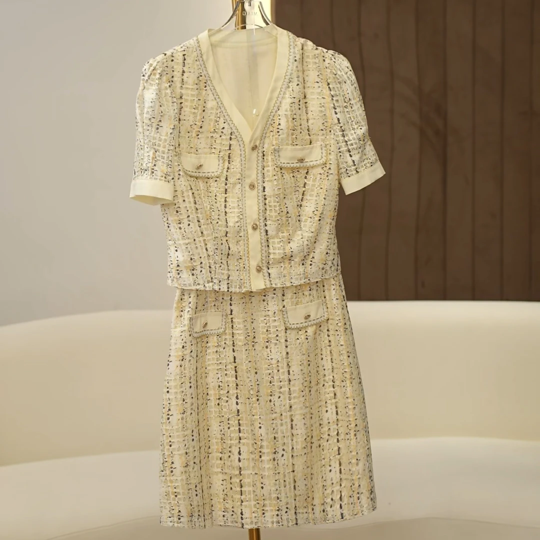 【MIA.G】修身款气质法式奶油白蕾丝短袖小香风套装        YM001