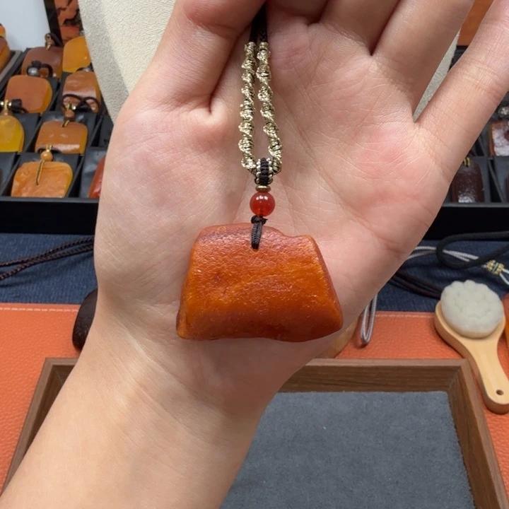 蜜蜡未镶嵌吊坠(赠链)