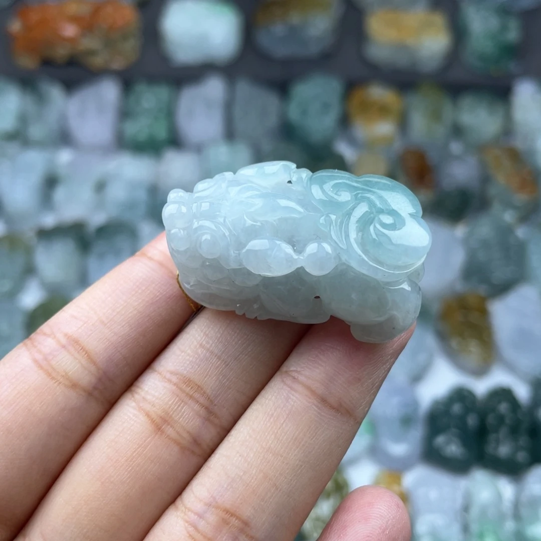 颈饰未镶嵌翡翠貔貅