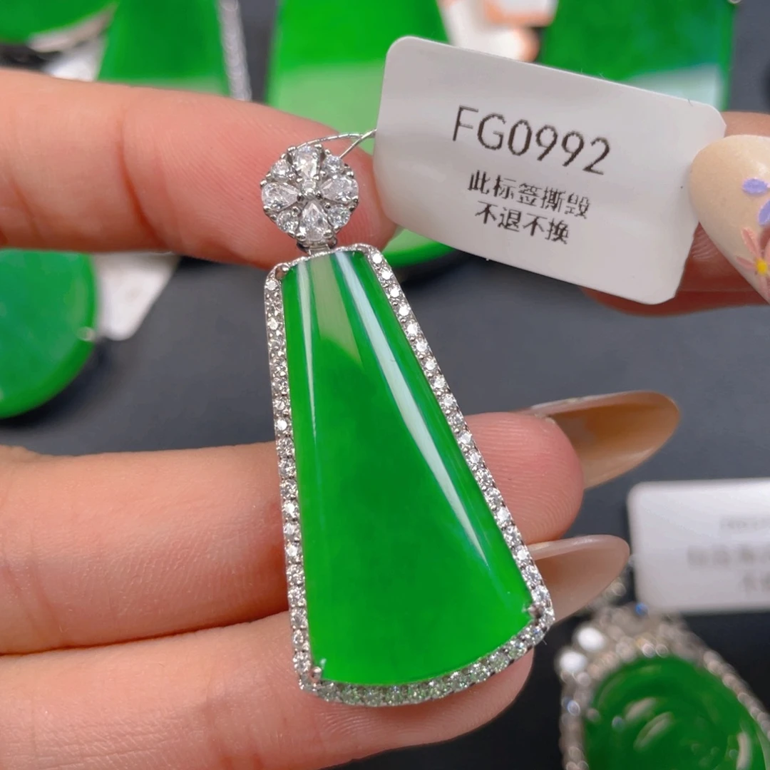 【闪购商品】颈饰银S925镶嵌翡翠翡翠