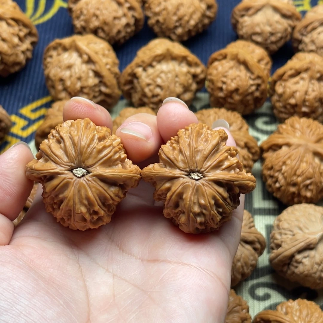 文玩核桃吊坠山地磨38