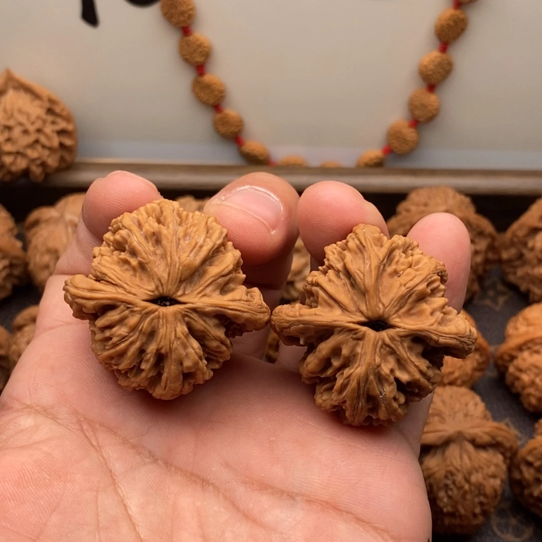 文玩核桃吊坠虎头40