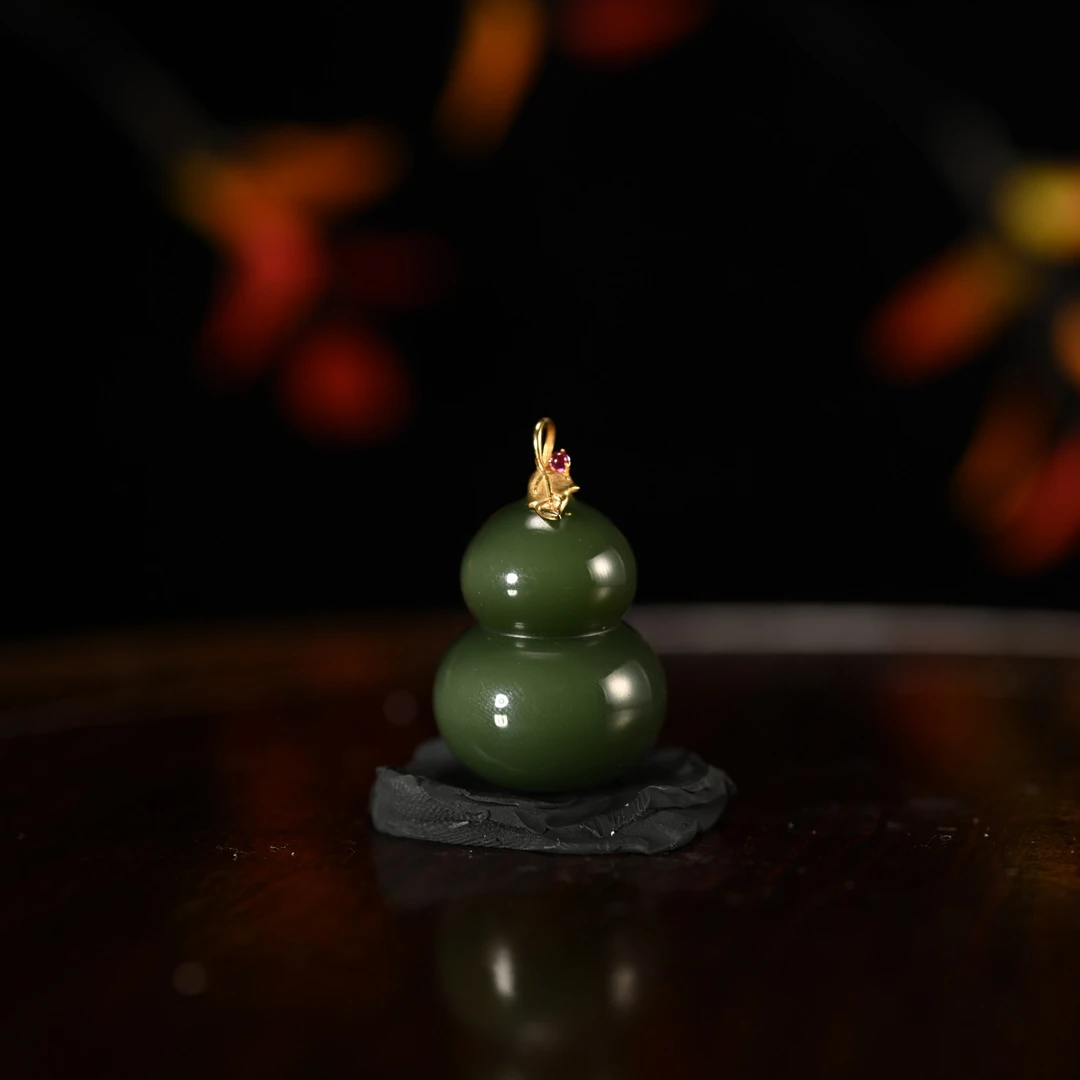 lot8838 2512190073和田玉碧玉葫芦挂件/保利