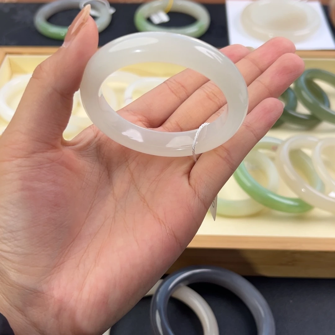 和田玉未镶嵌手镯