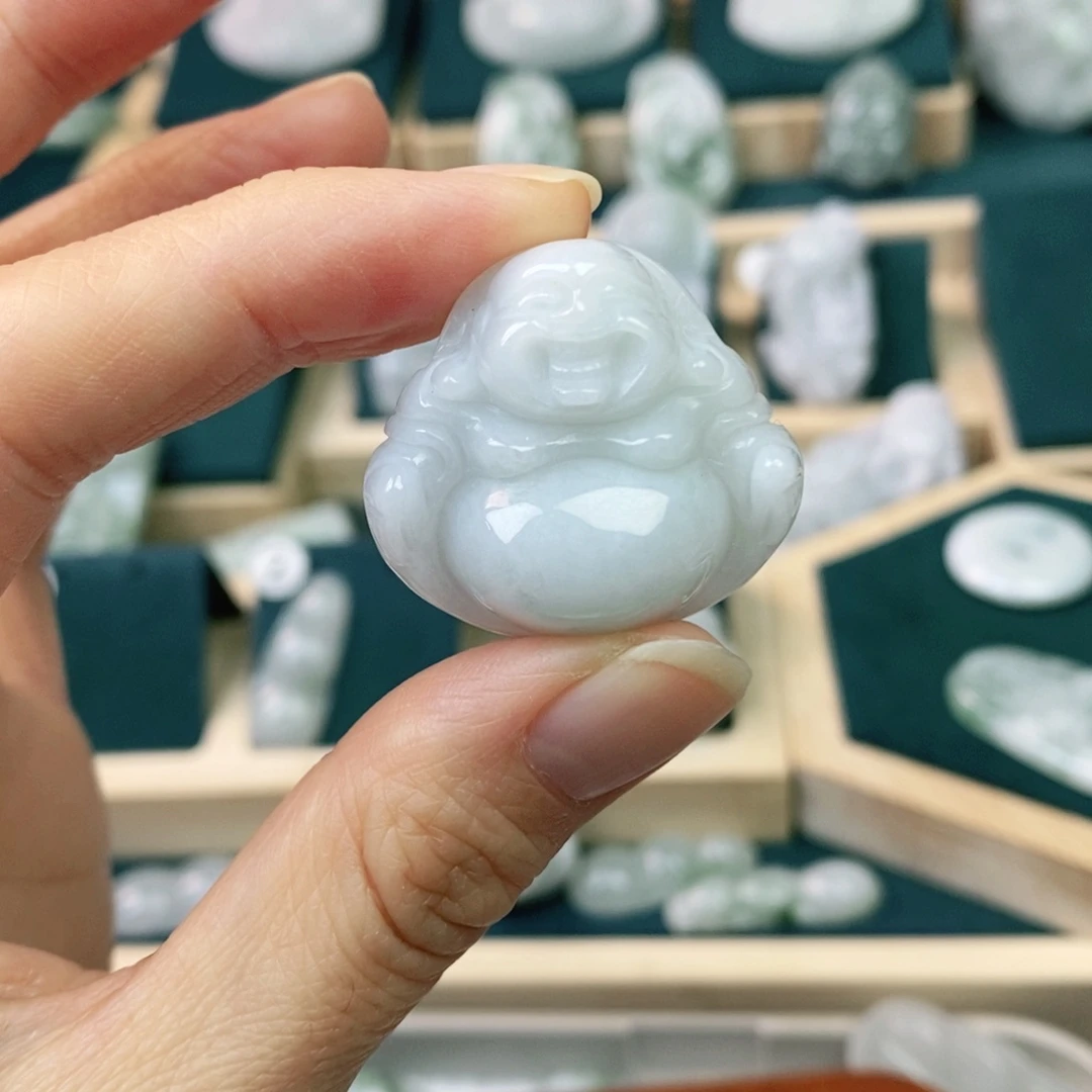 翡翠颈饰未镶嵌六**初佛公