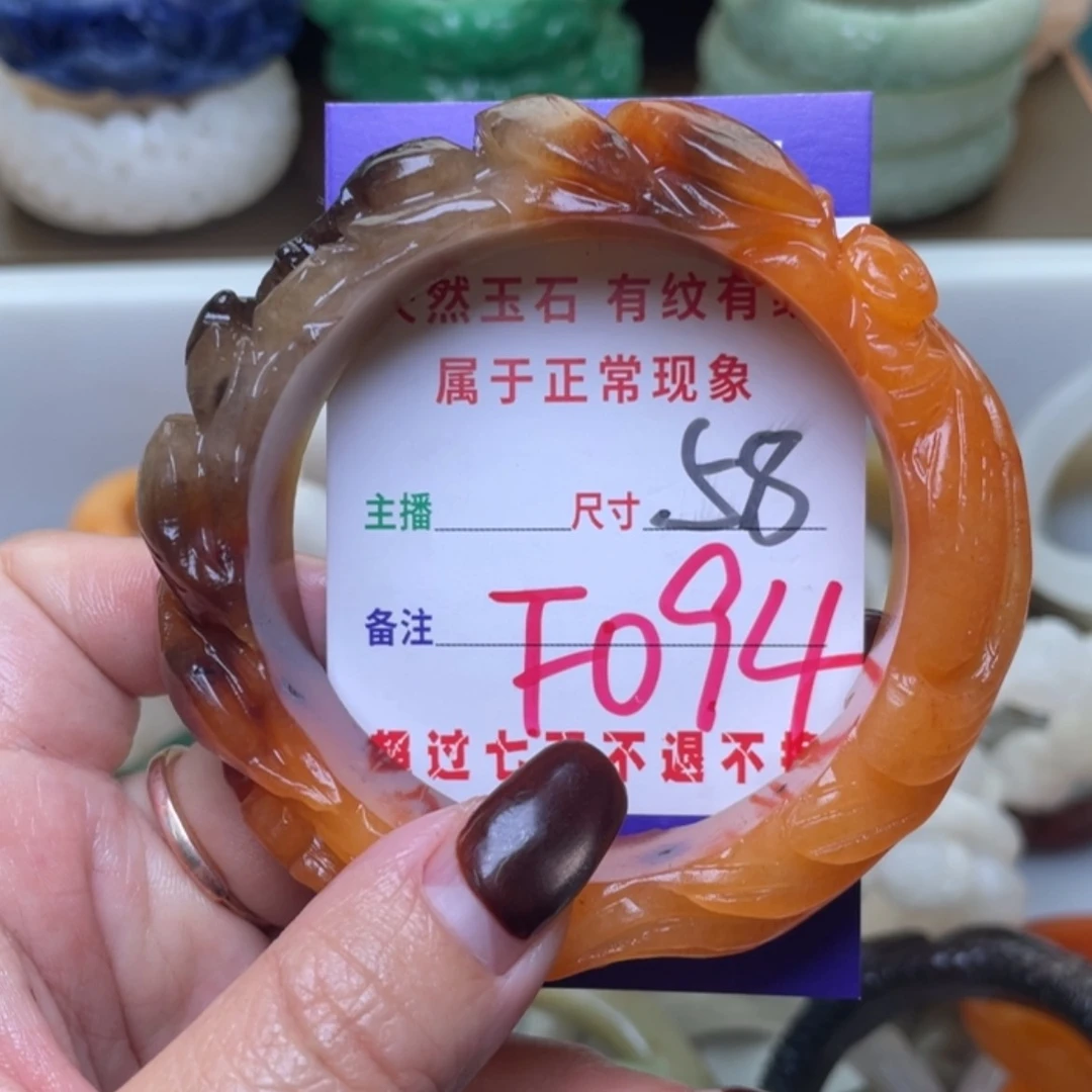 【闪购商品】未镶嵌手镯（圆镯）石英质玉