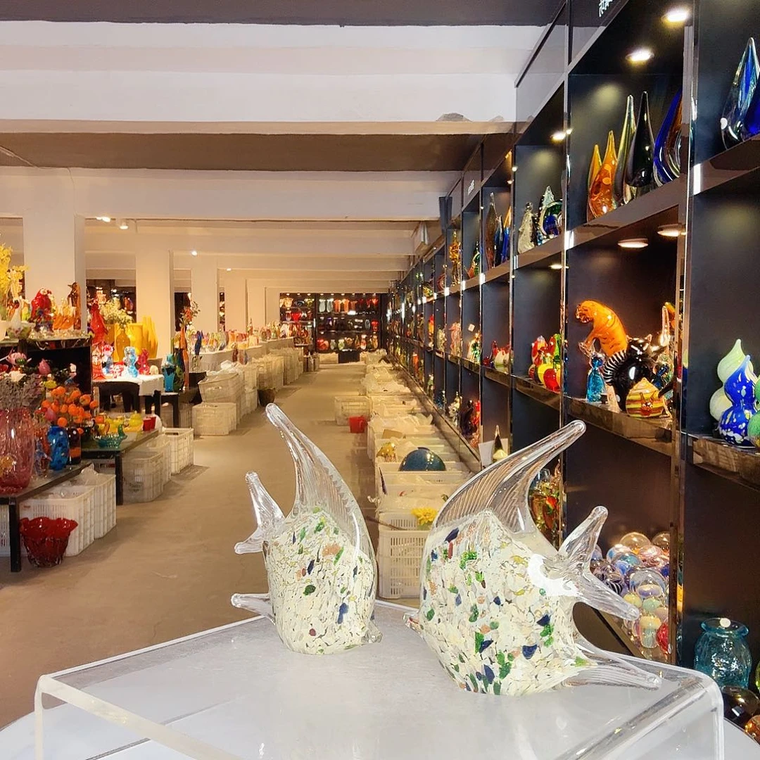 手工艺品琉璃琉璃岛是个大的湖泊之一