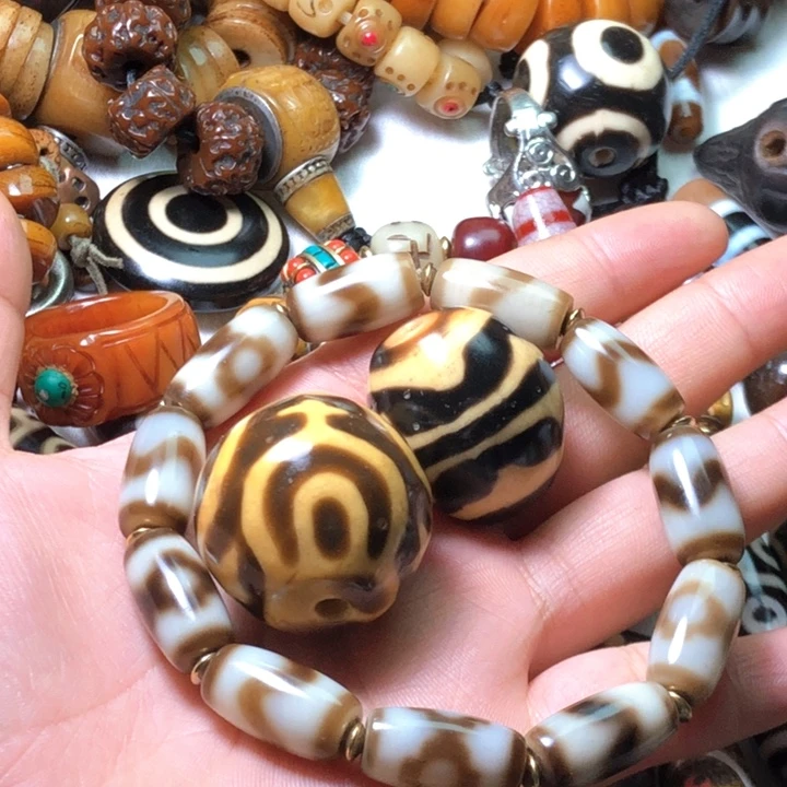 泥塑y****s东西。