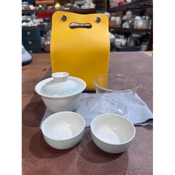 437渐变蓝白盖碗一壶二杯旅行茶具