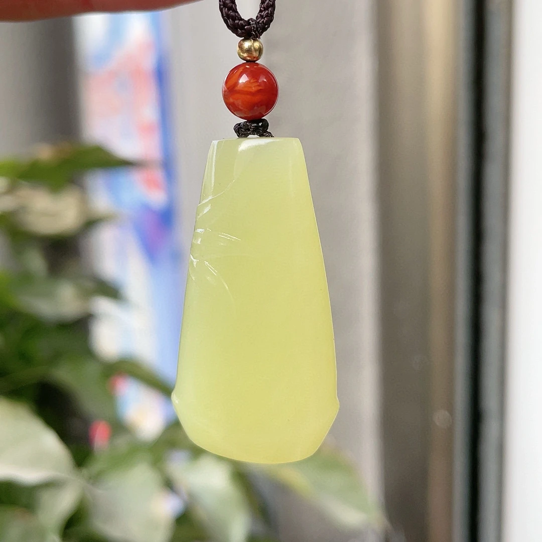 267831玉美人小程新疆若羌黄口料竹节挂件