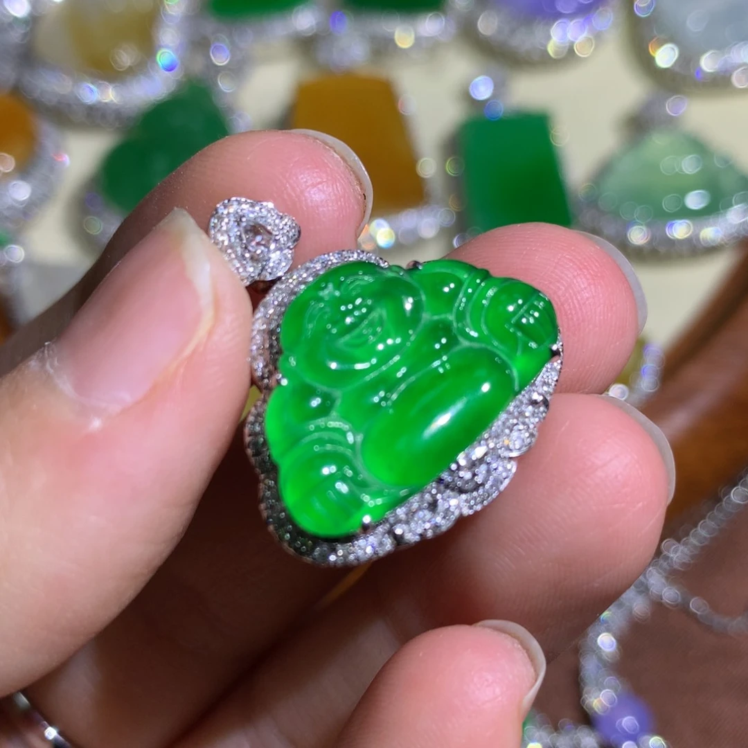 翡翠颈饰18K金镶嵌佛