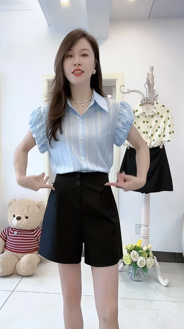 蓝色条纹短袖衬衫女夏款2025新款泡泡袖上衣设计感小众高级感衬衣