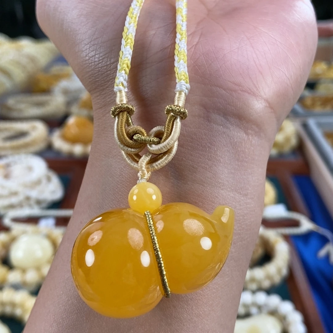 琥珀未镶嵌珠宝奇石18.61鸡油红葫芦吊坠