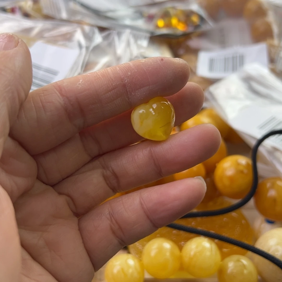 琥珀珠宝奇石未镶嵌