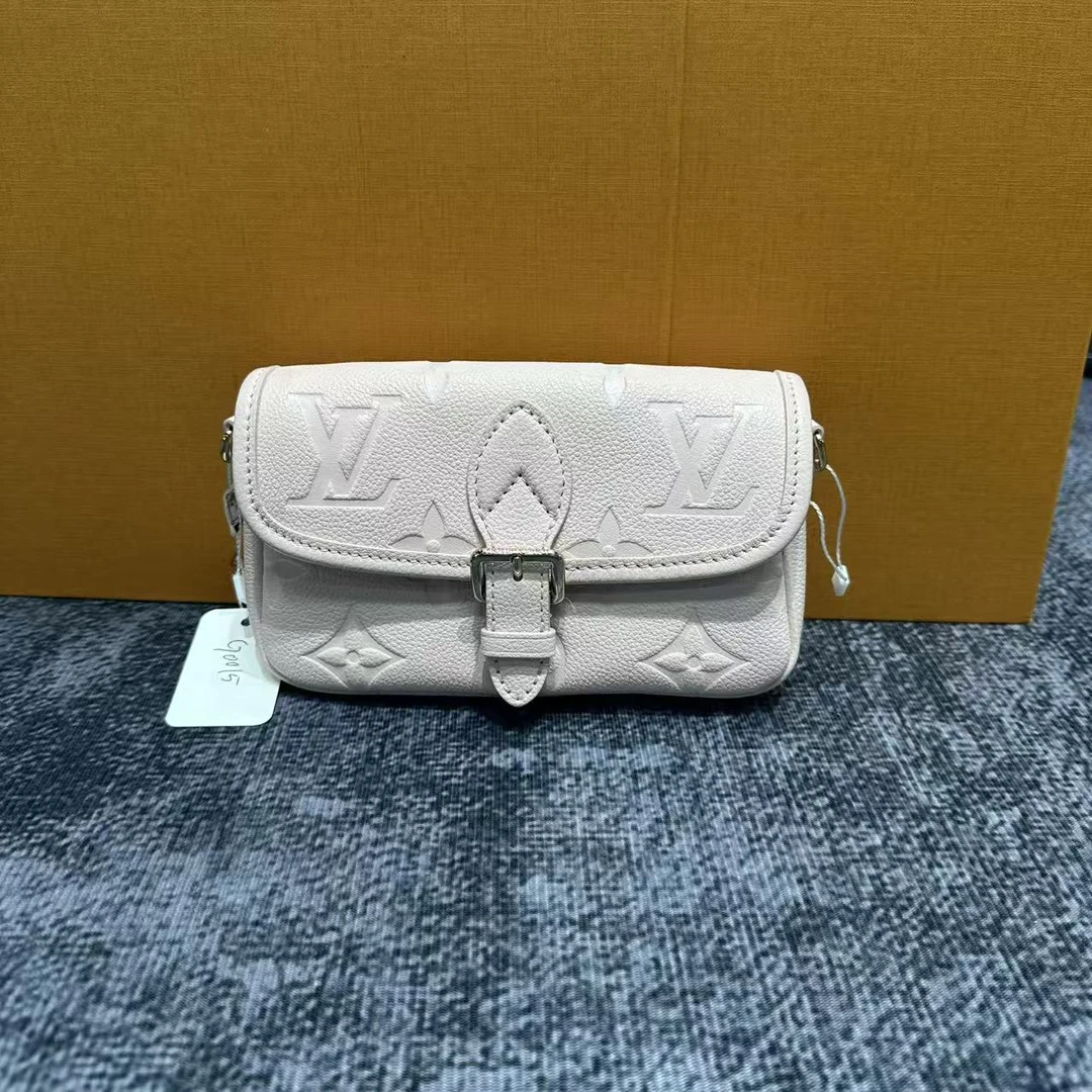 95新 LouisVuitton/路易威登 LV时尚女士手拿包斜挎包g 0015