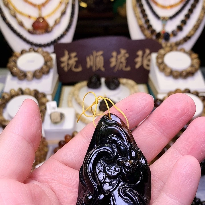 懂***儿琥珀未镶嵌裸石我二人
