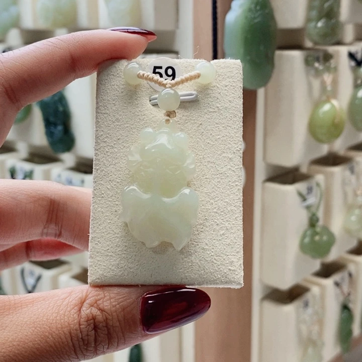 和田玉未镶嵌颈饰