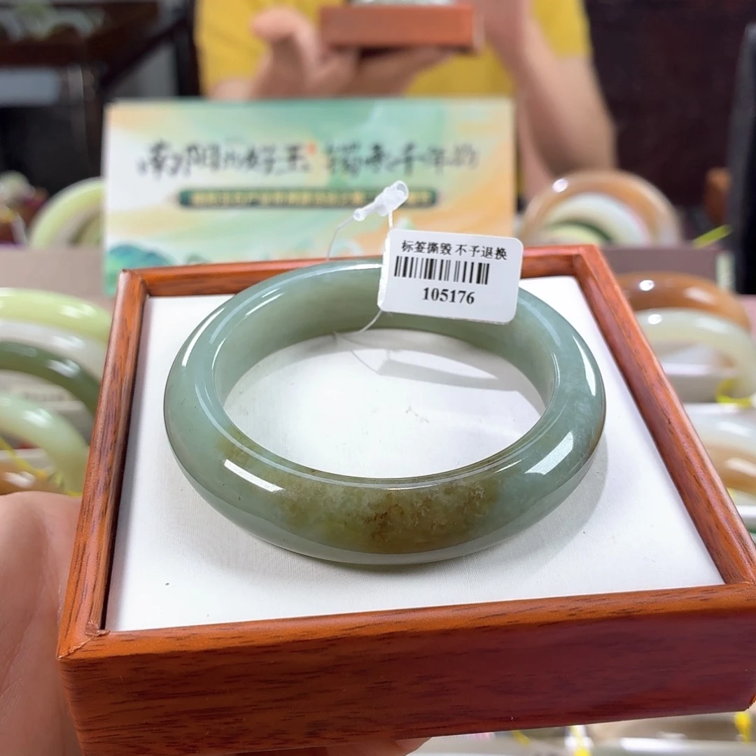 和田玉手镯未镶嵌29。 纹。55