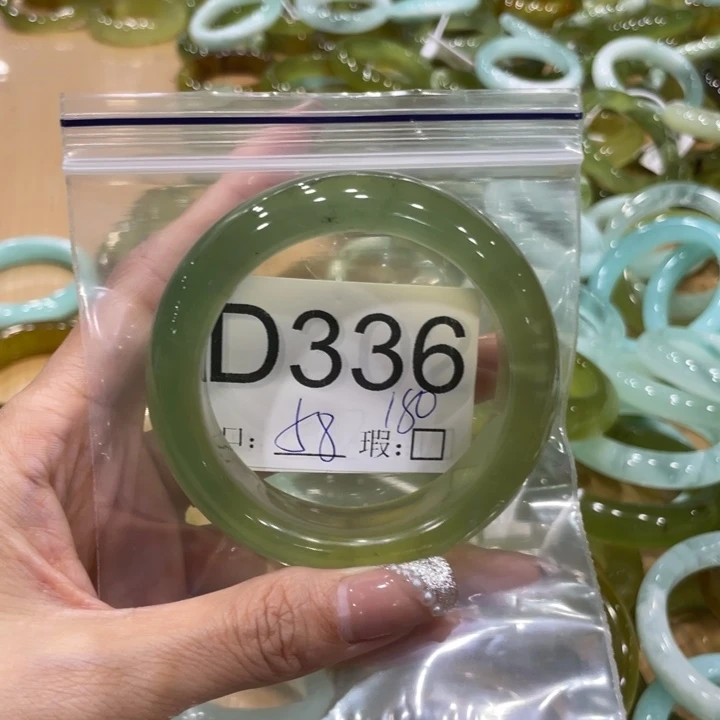 未镶嵌蛇纹石玉手镯小***
