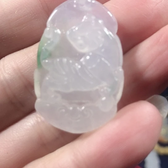 翡翠未镶嵌颈饰虎