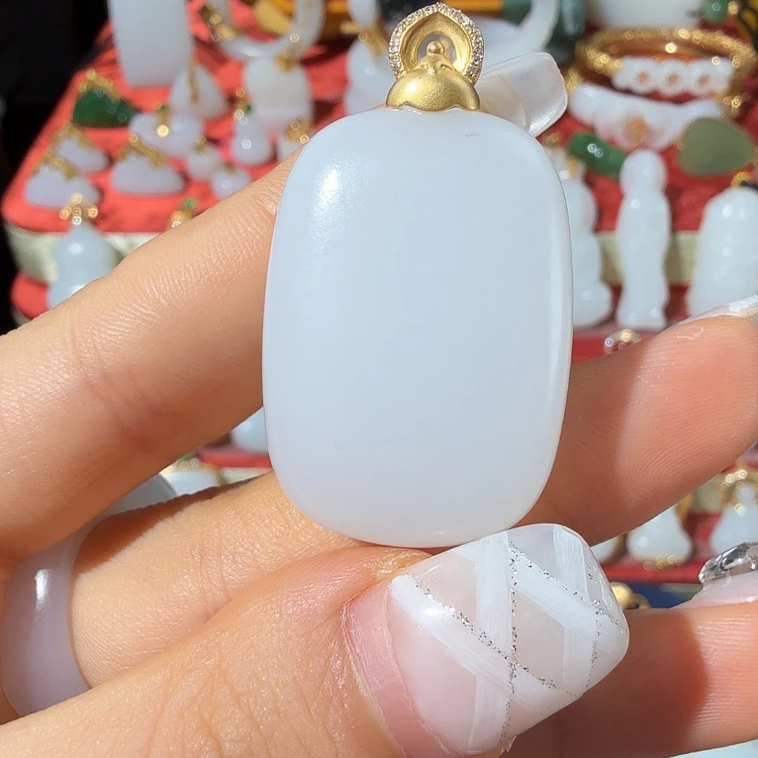 和田玉18K金镶嵌颈饰