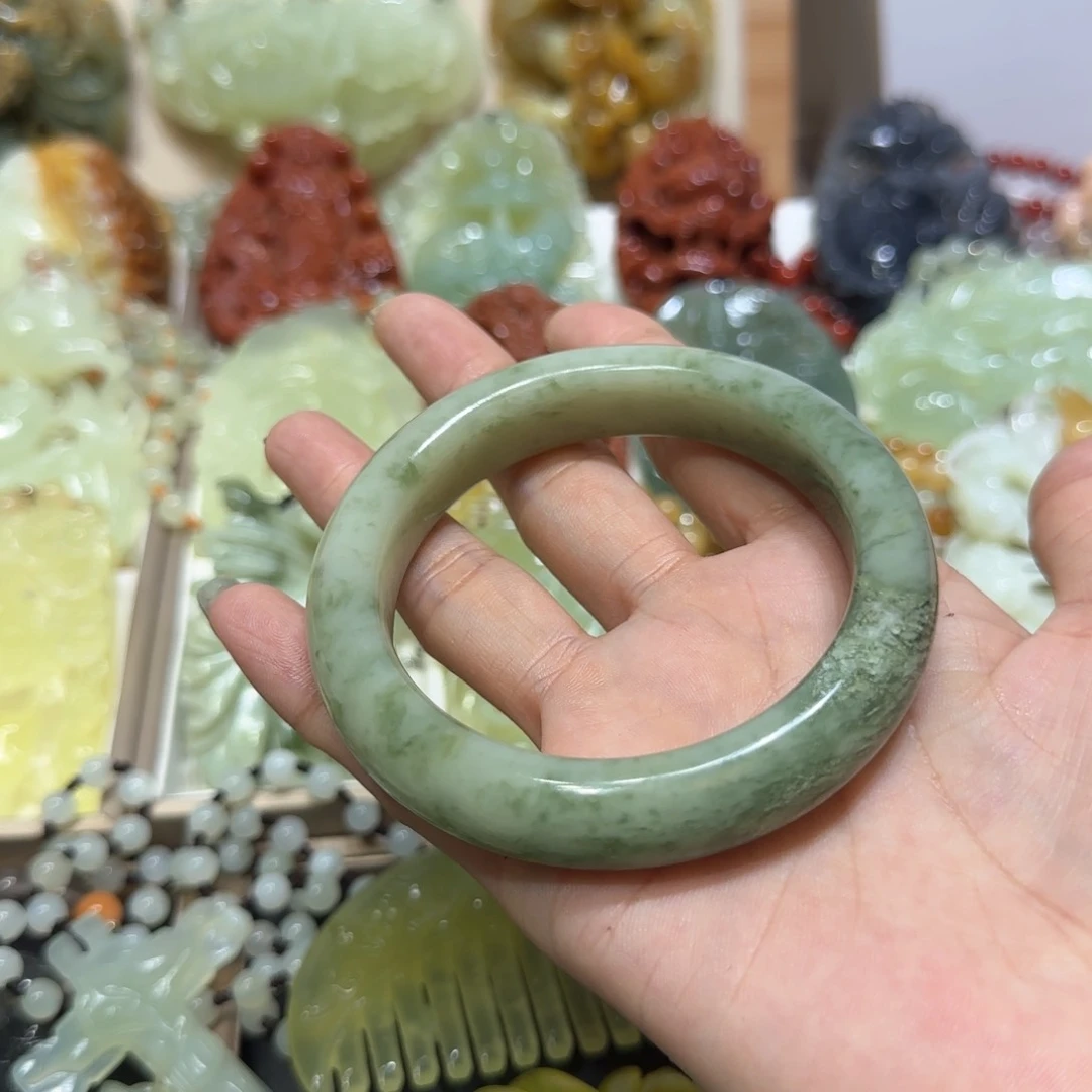 未镶嵌蛇纹石玉吊坠心*红