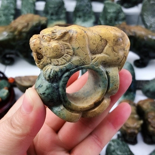 未镶嵌岫岩河磨玉（透闪石质玉）把件