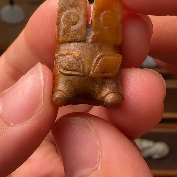 王***青和田玉未镶嵌颈饰