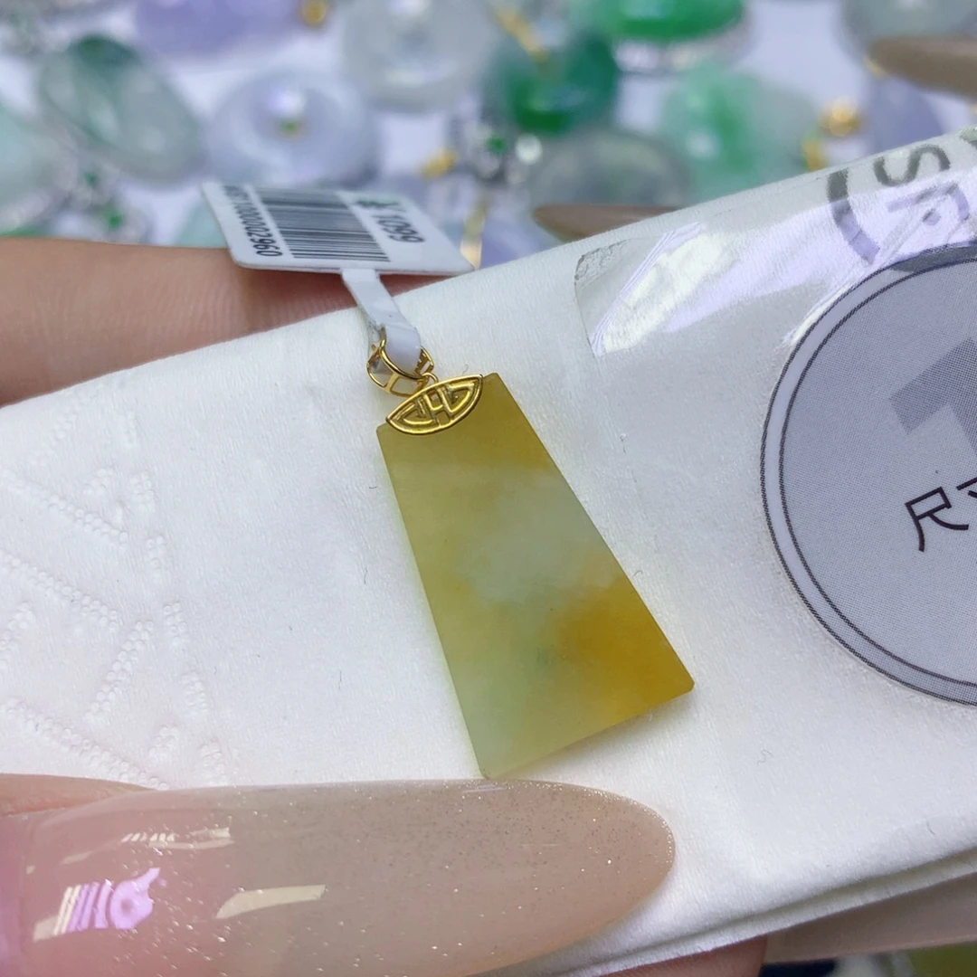 翡翠18K金镶嵌颈饰缅甸天然翡翠