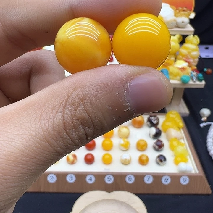 琥珀未镶嵌裸石配饰