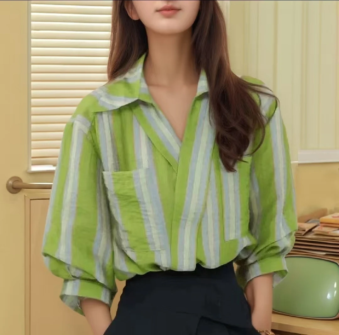设计感短袖捏褶条纹衬衫女夏季法式气质宽松V领独特漂亮别致上衣