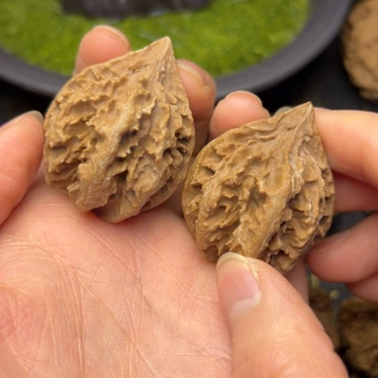 文玩核桃把件秦岭核桃18