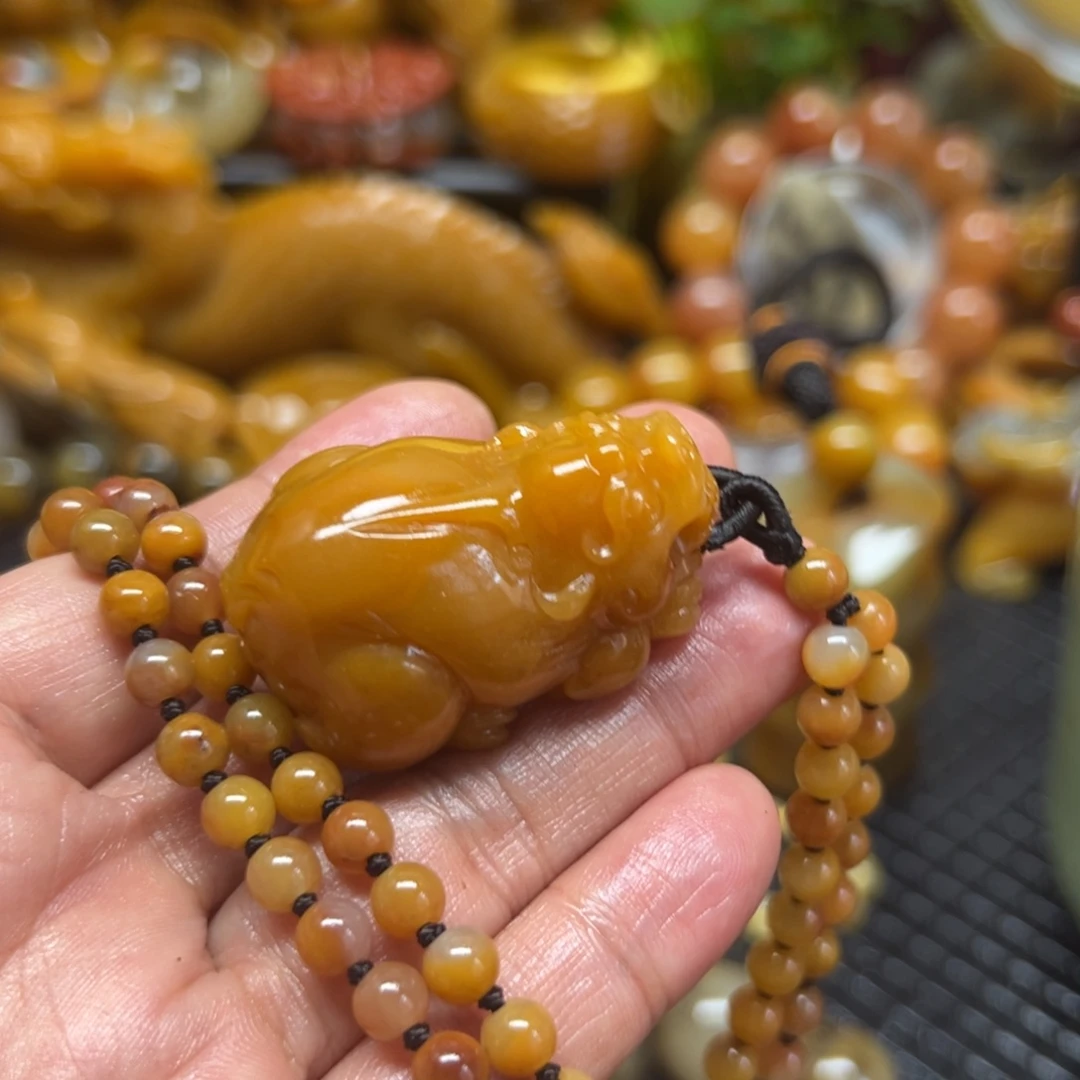 石英质玉未镶嵌颈饰