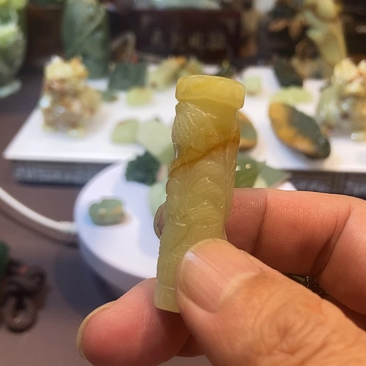 蛇纹石玉未镶嵌珠宝奇石