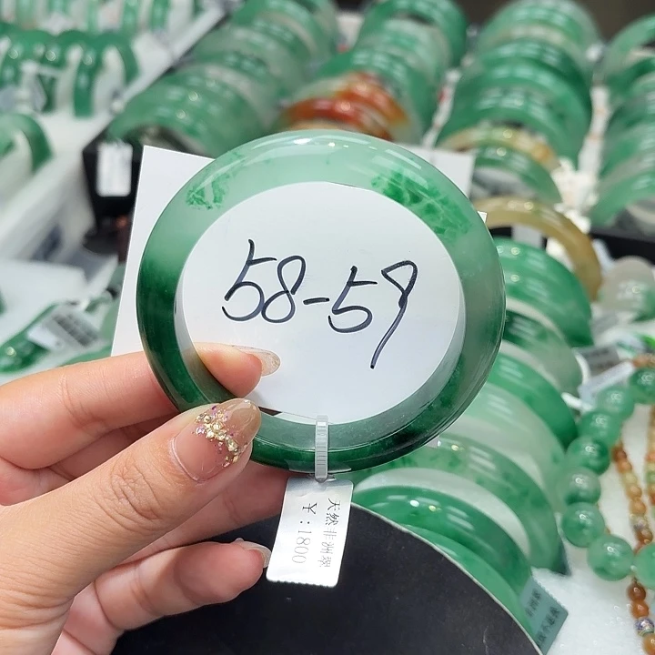 未镶嵌手镯石英质玉（非洲翠）