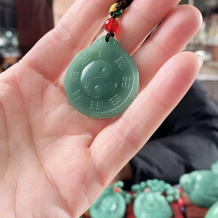 密玉（石英质玉）颈饰未镶嵌