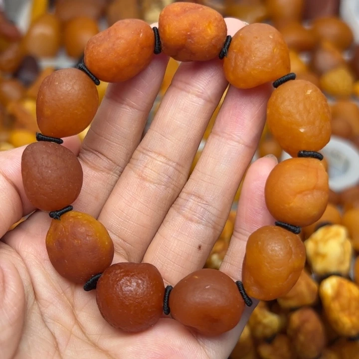 琥珀未镶嵌颈饰天然蜜蜡