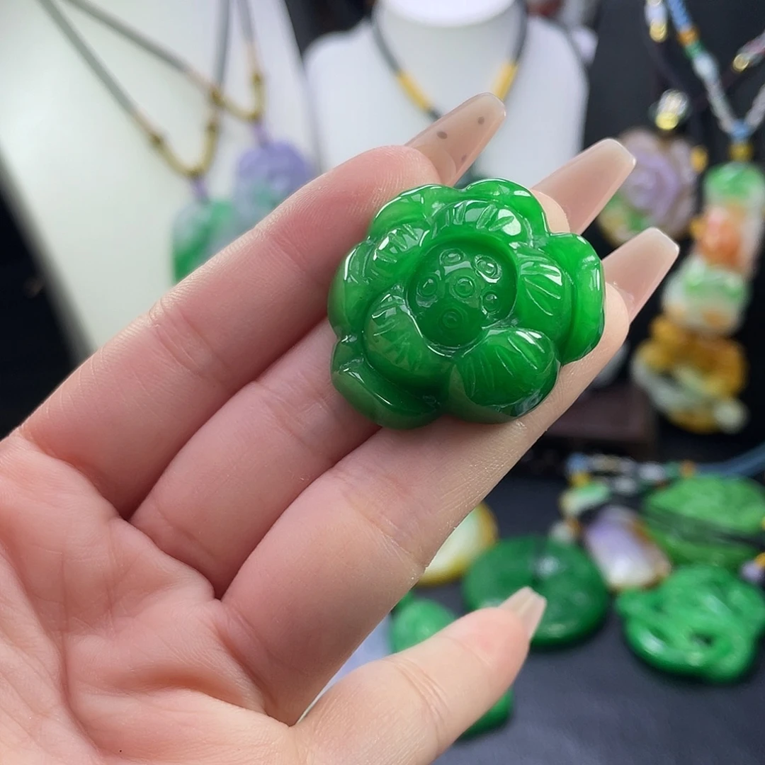 翡翠未镶嵌吊坠(赠链)