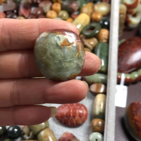 未镶嵌岫岩河磨玉（透闪石质玉）手机链