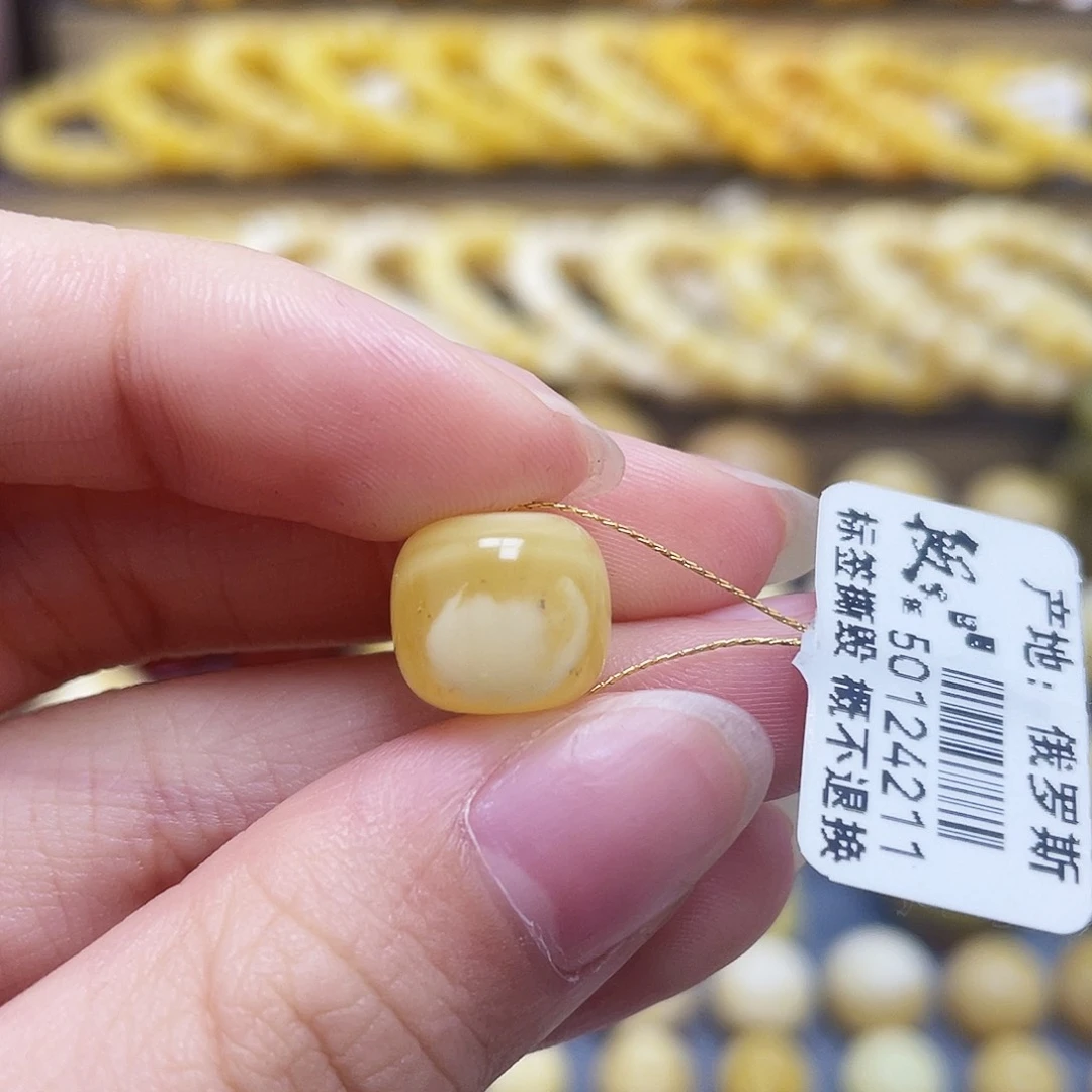 你***待未镶嵌琥珀裸石11.4*10.3mm老型瑕疵