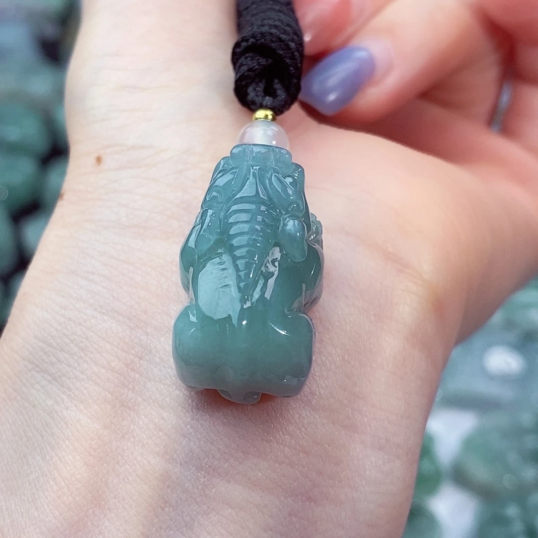 颈饰未镶嵌翡翠天然