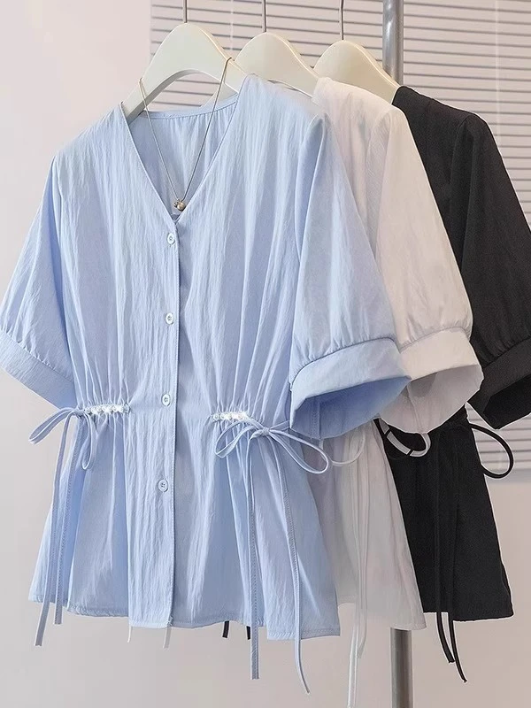 季念大码女装 2025短袖衬衫夏季新款显瘦收腰mm设计减龄肚子上衣