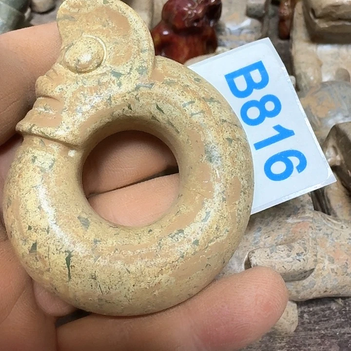 蛇纹石玉颈饰未镶嵌