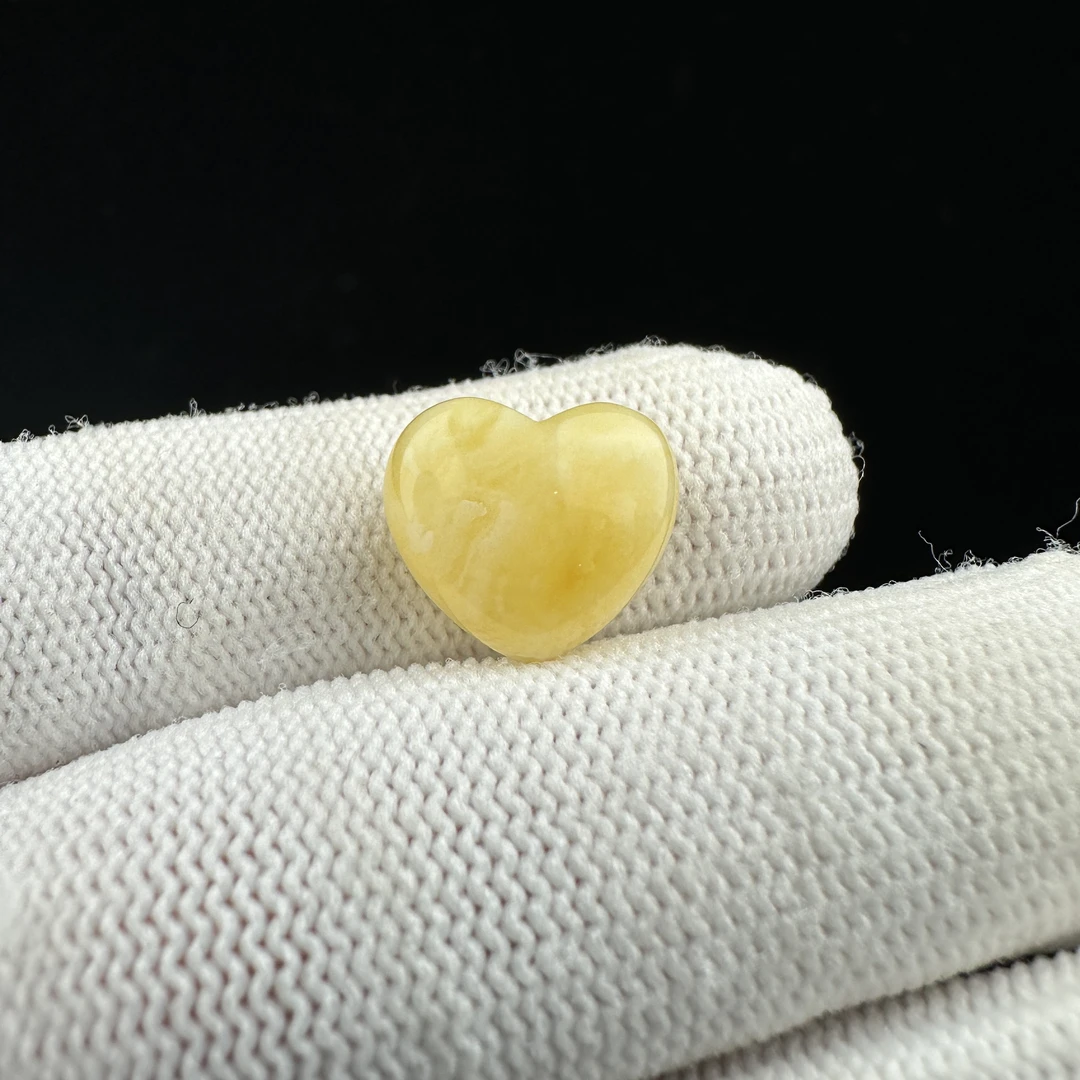 J1442天然蜜蜡俄料爱心13*11*6mm 一物一图 实物拍摄 假一罚十